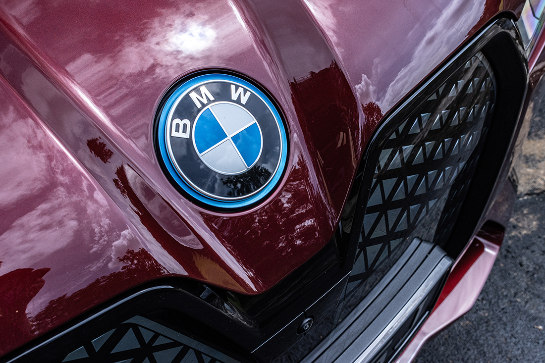 BMW iX roundel
