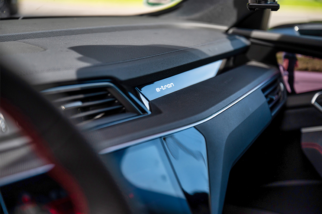 2023 Audi Q8 e-tron 55 First Drive Singapore - Dashboard