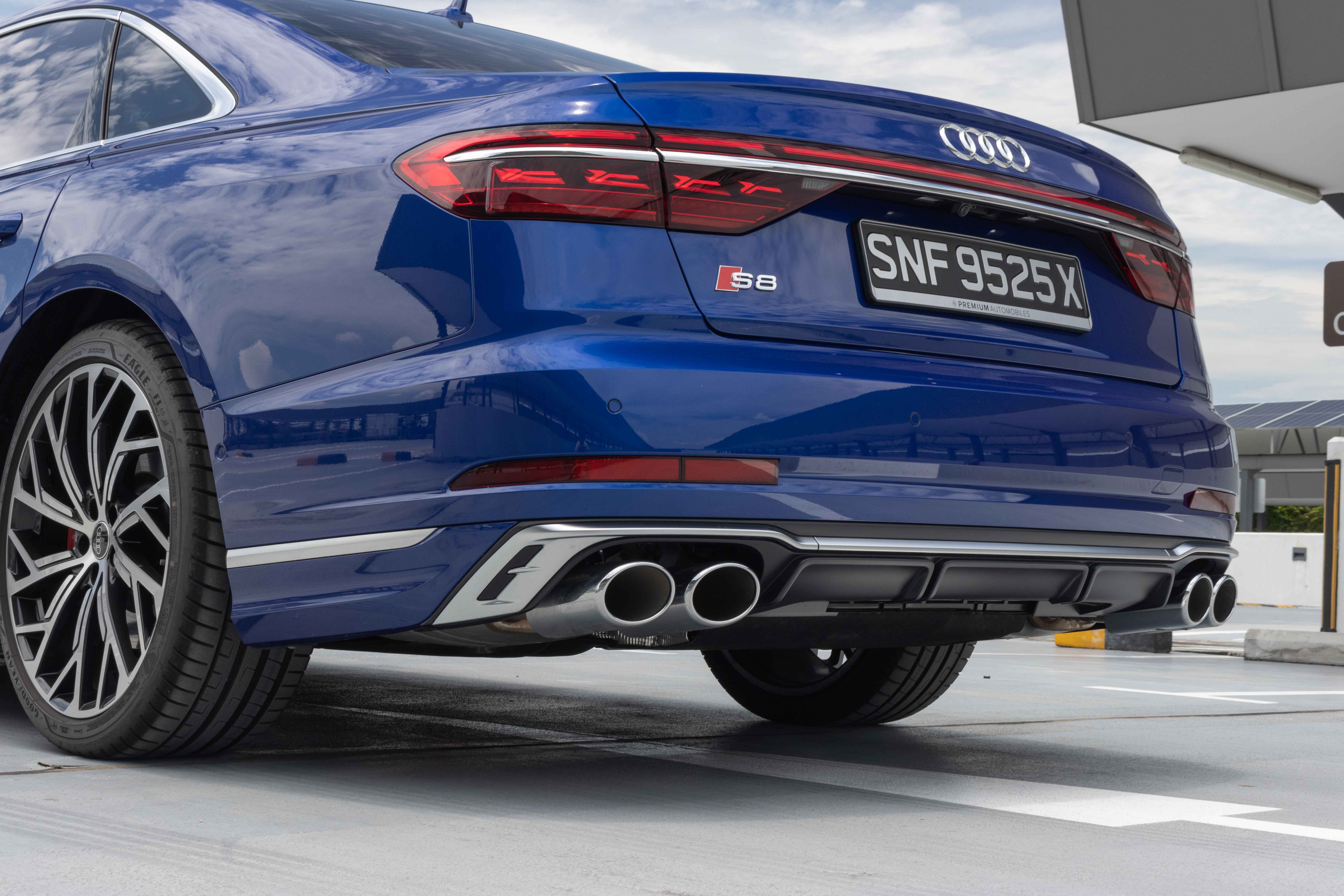 Audi S8 Singapore - Exhaust pipes