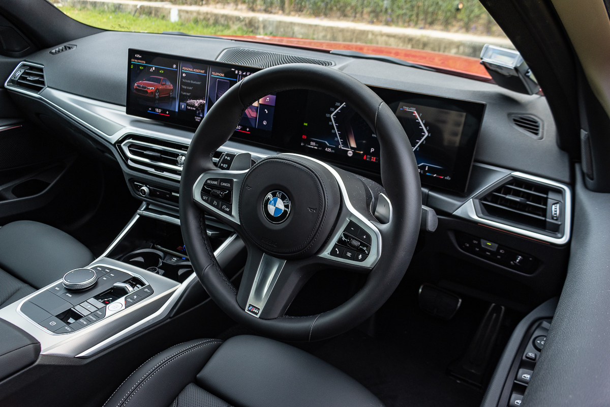 2023 BMW 318i M Sport Singapore - Dashboard detail