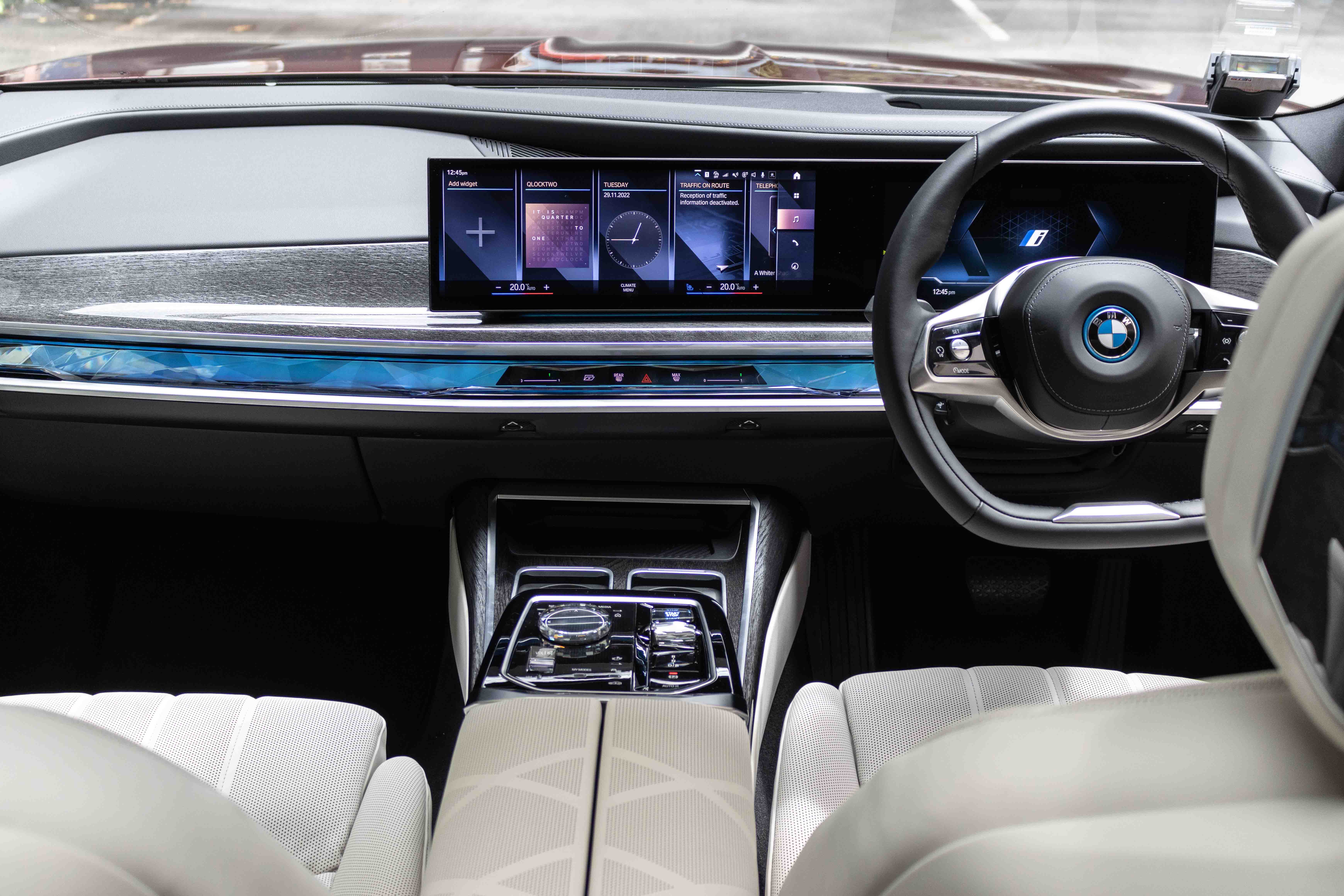 2022 BMW i7 xDrive60 Pure Excellence Singapore - Dashboard