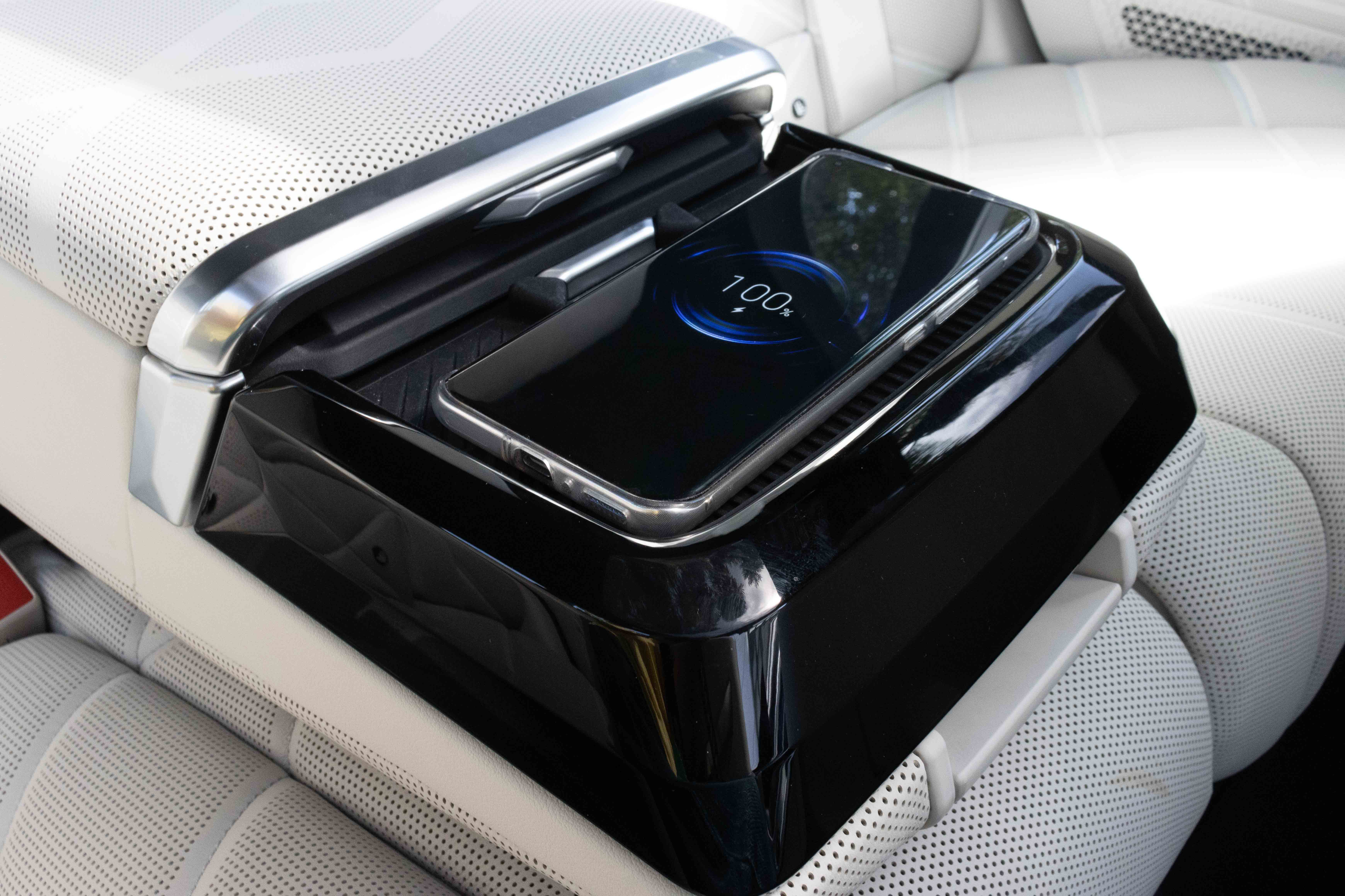 2022 BMW i7 xDrive60 Pure Excellence Singapore - Rear wireless charging pad