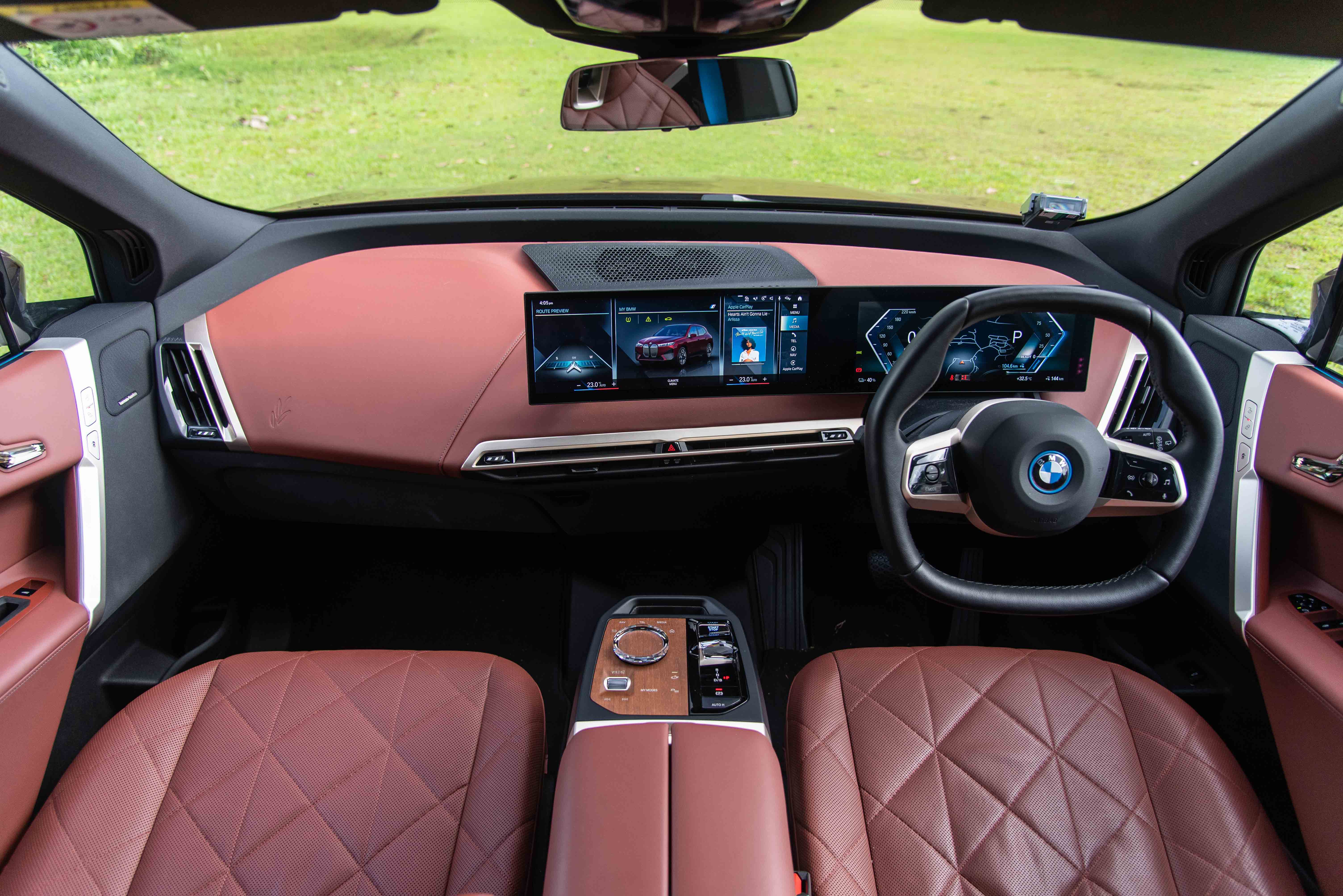 2022 BMW iX xDrive40i Sport Singapore - Dashboard