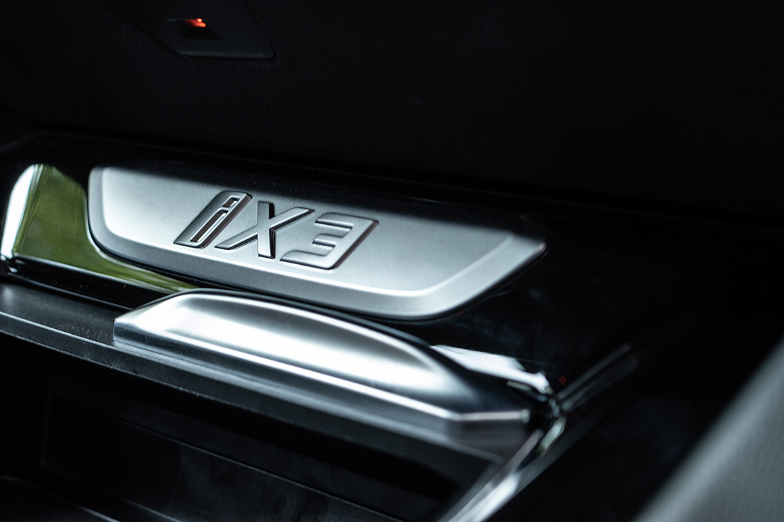 BMW iX3 LCI dashboard detail
