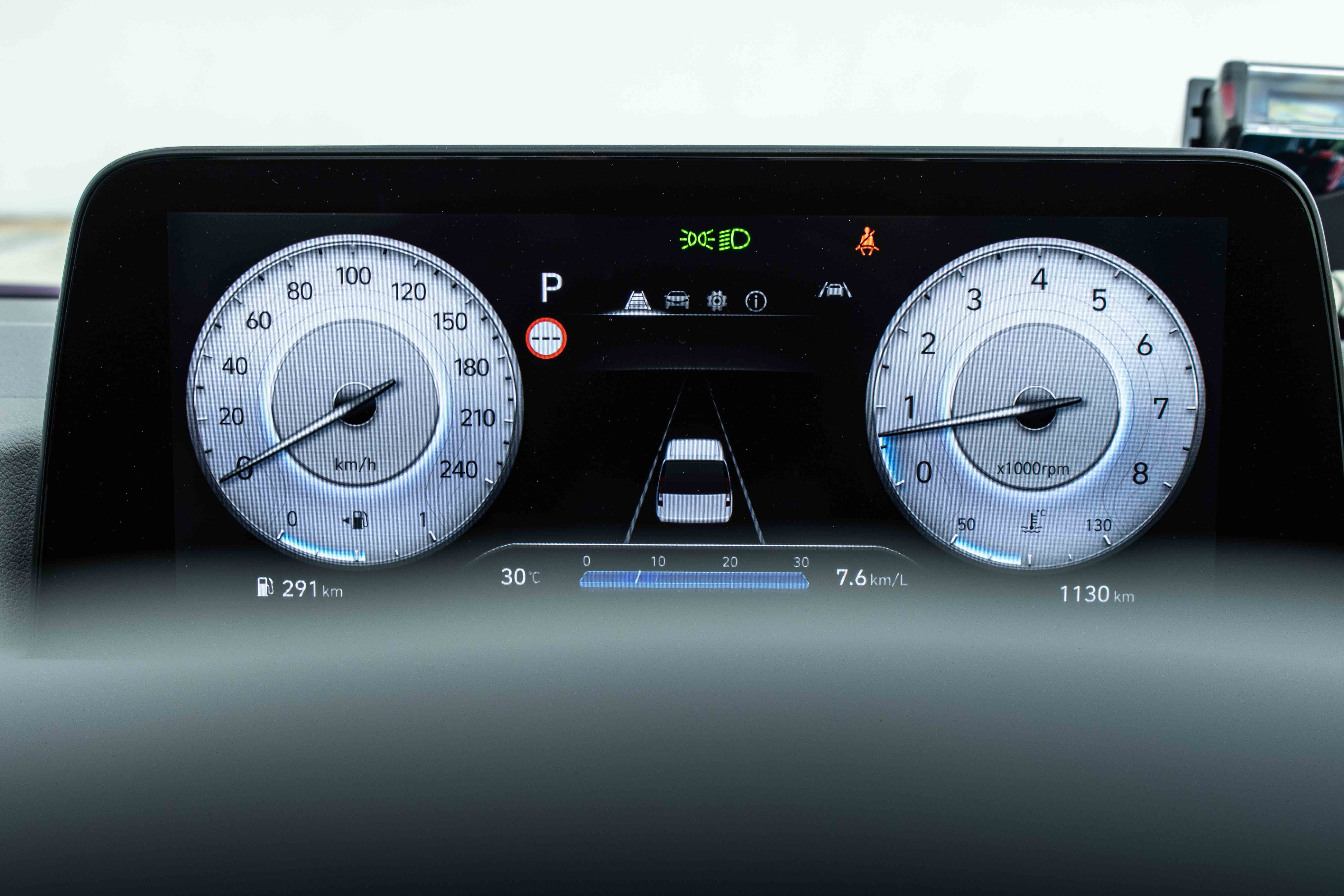 2021 Hyundai Staria 3.5 V6 Sunroof Singapore - Instrument panel
