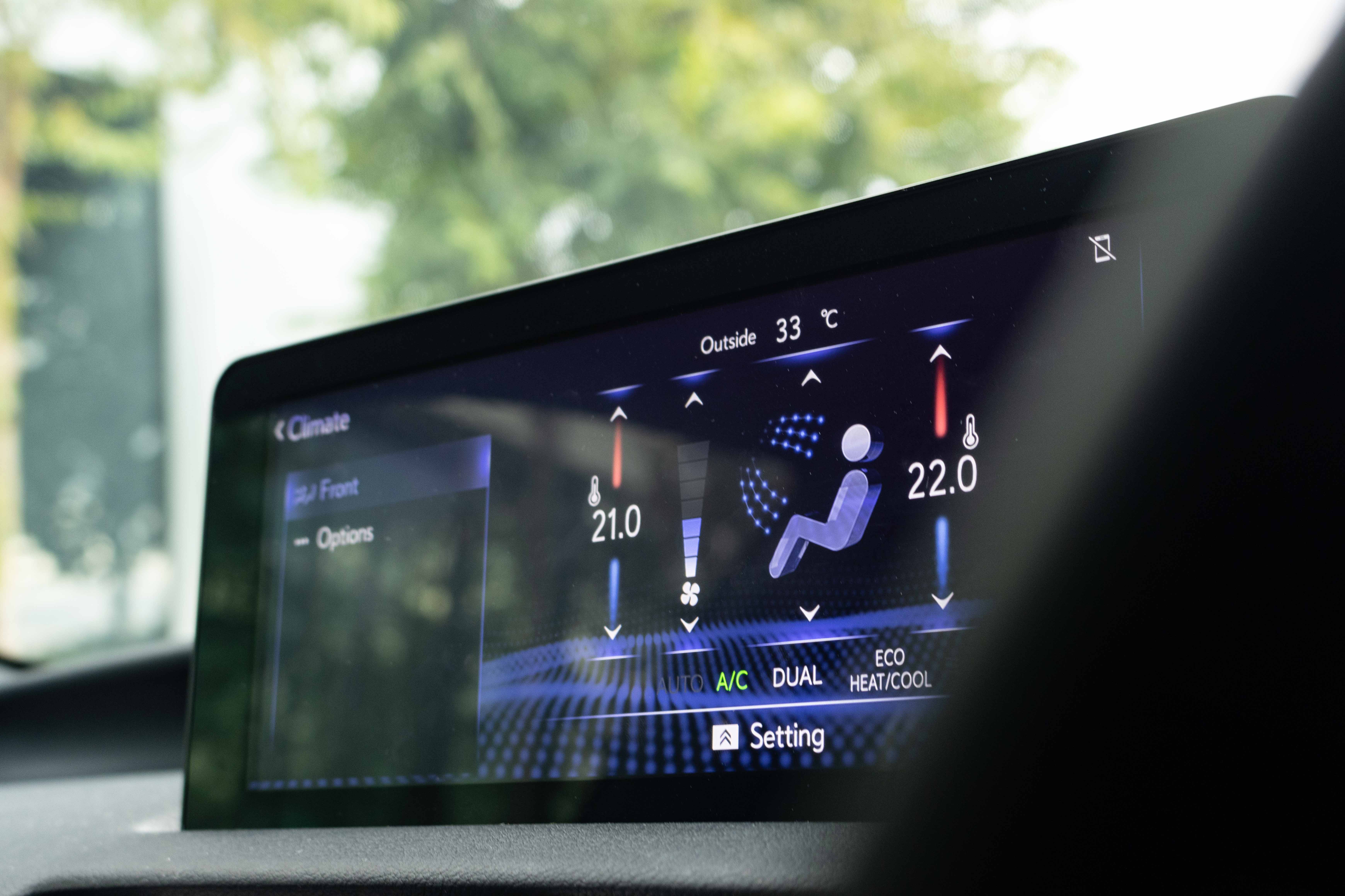 Lexus IS 300h Singapore - Infotainment screen
