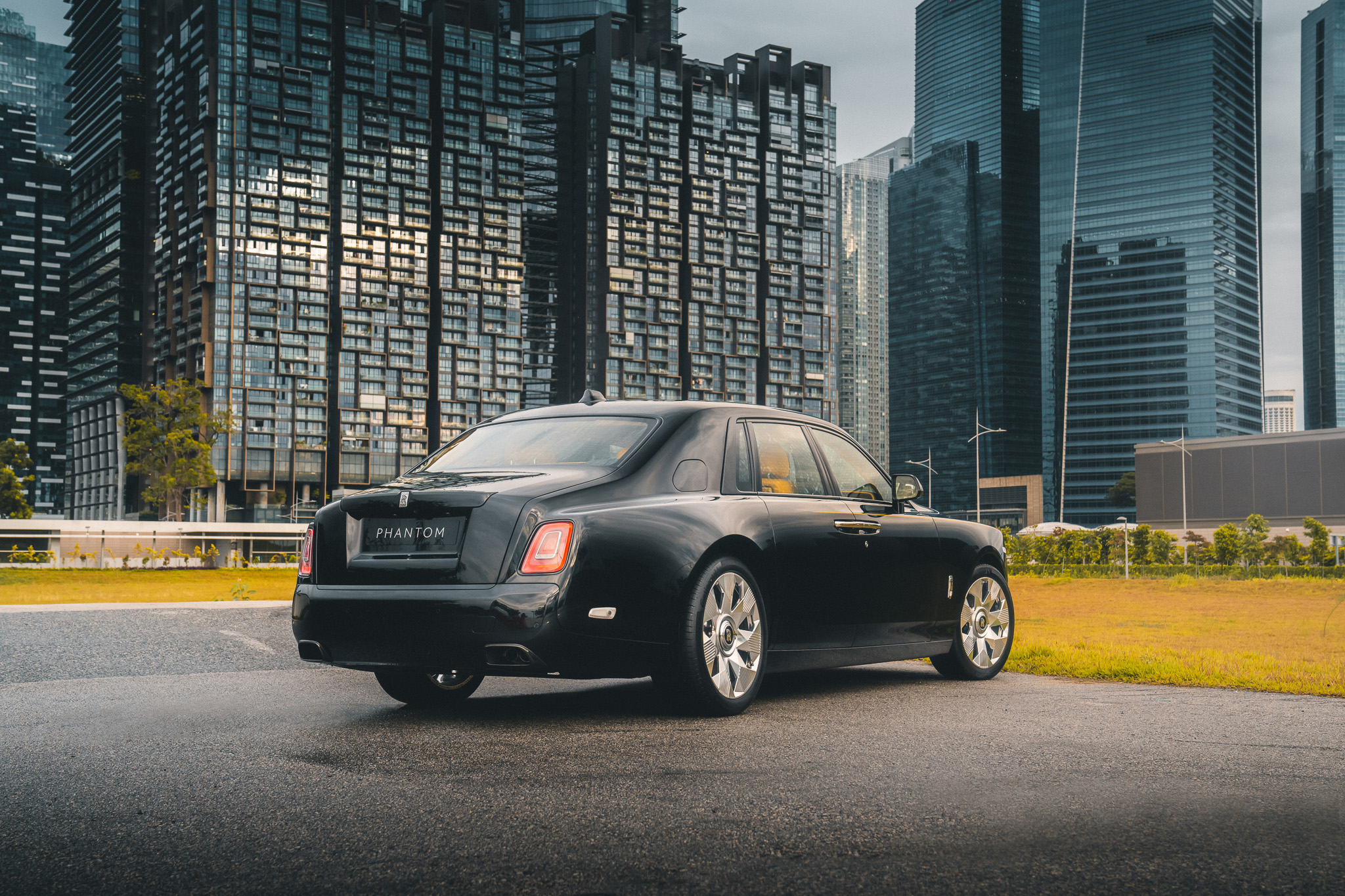 Rolls-Royce Phantom Series II rear quarter