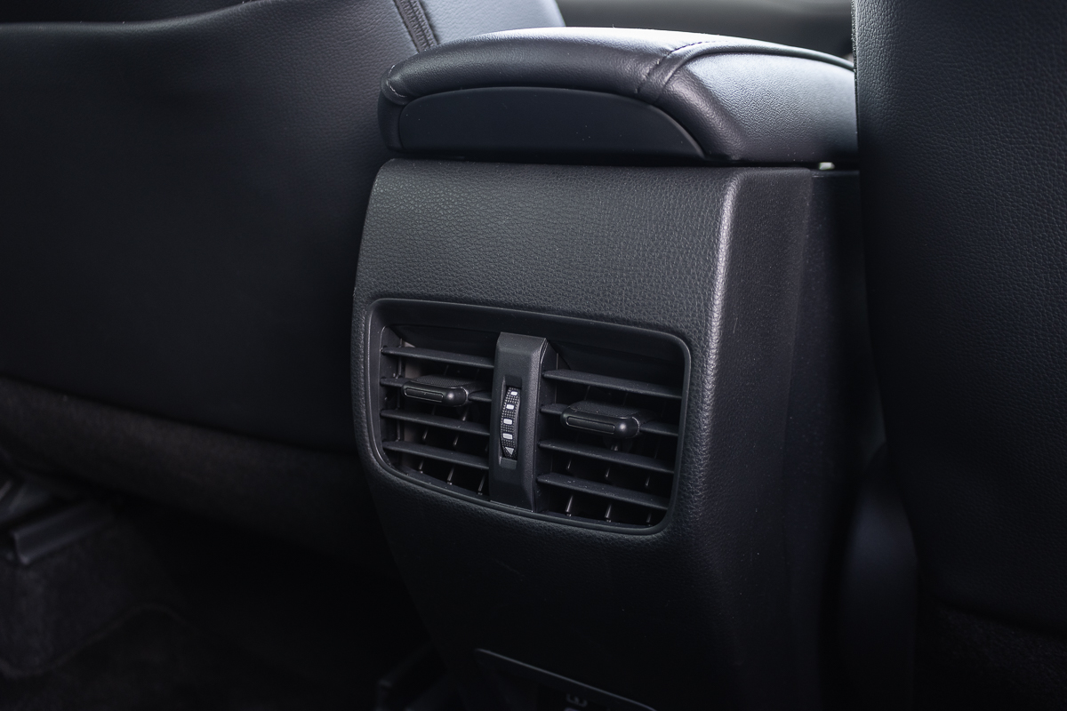 2023 Toyota Corolla Cross Hybrid Premium 2.0 Singapore - Rear air-conditioning vents