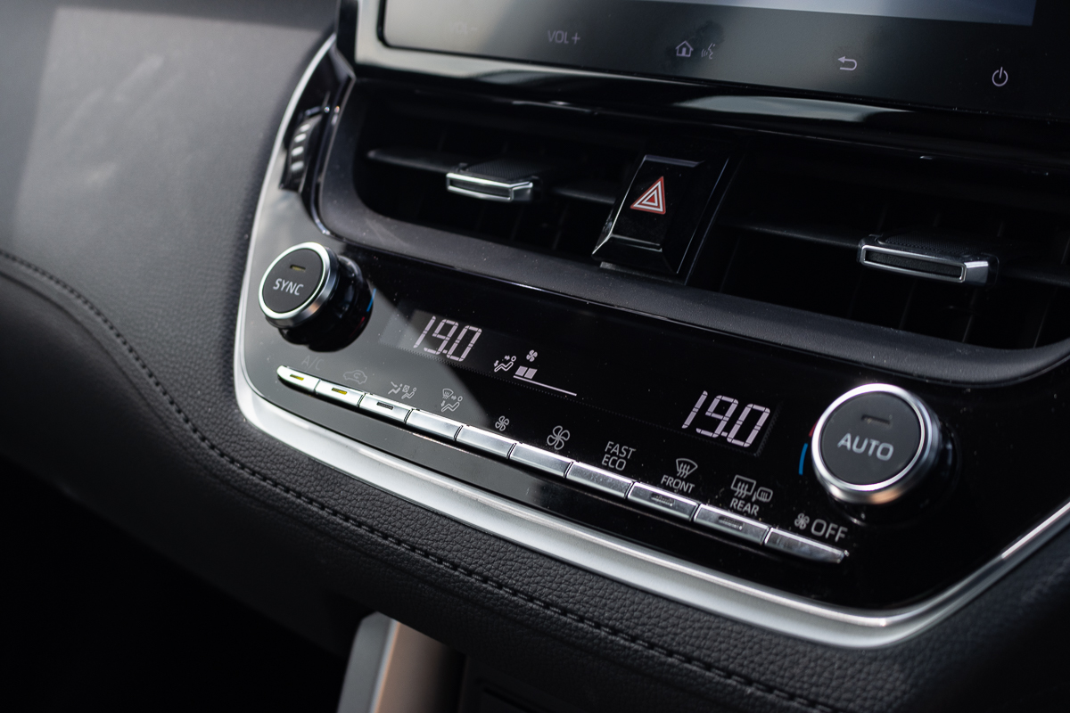 2023 Toyota Corolla Cross Hybrid Premium 2.0 Singapore - Air-conditioning controls