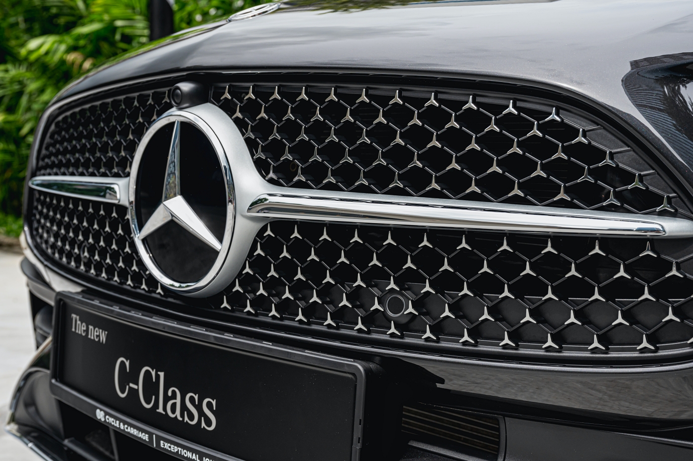 AMG Line front grille is made up of 200 little stars and one big one!