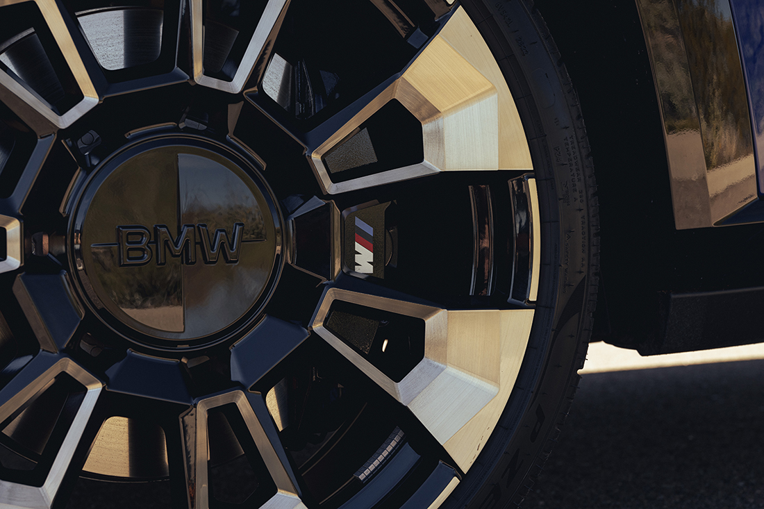 2023 BMW XM First Drive in Arizona, USA - Rim detail