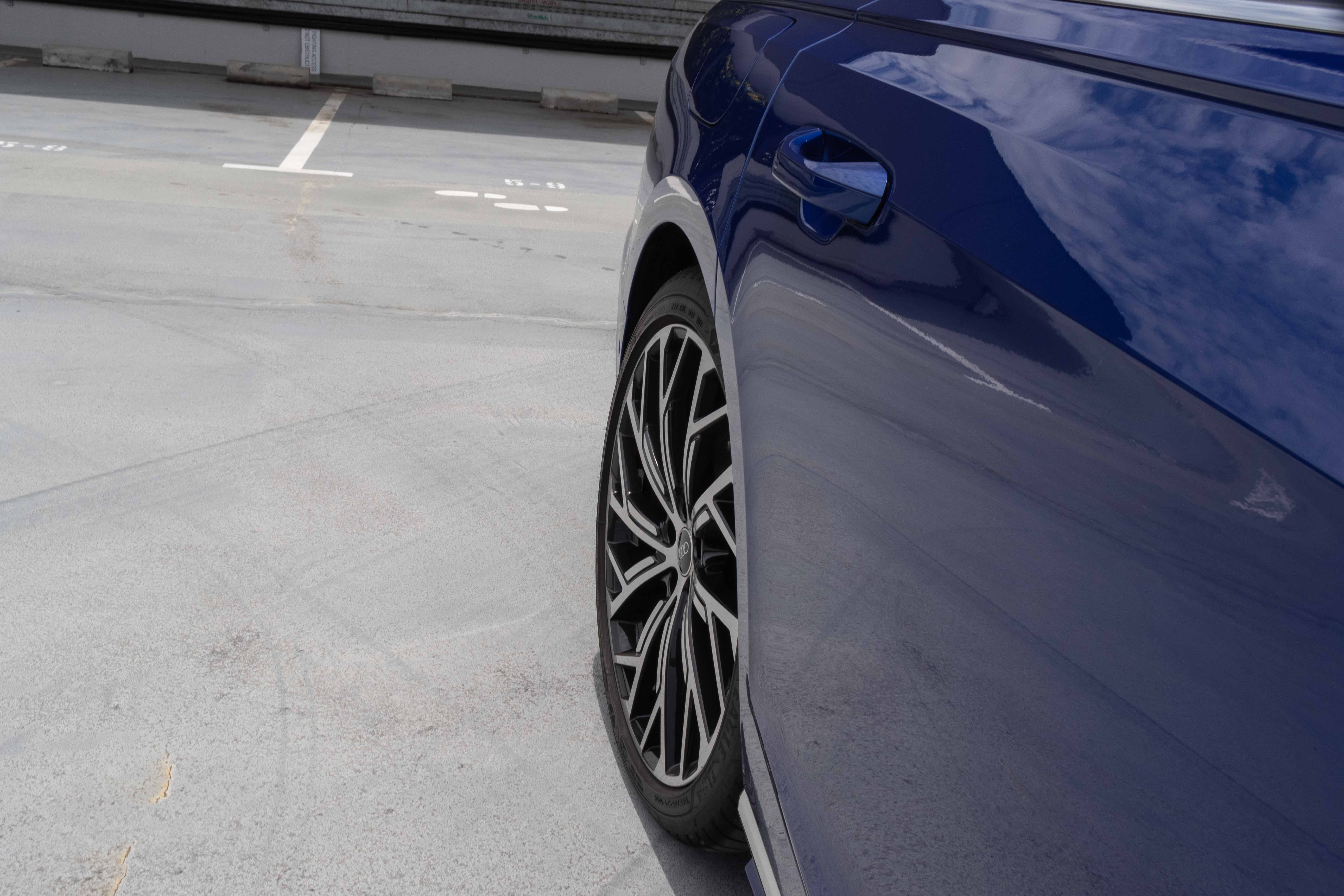 Audi S8 Singapore - Four-wheel steering