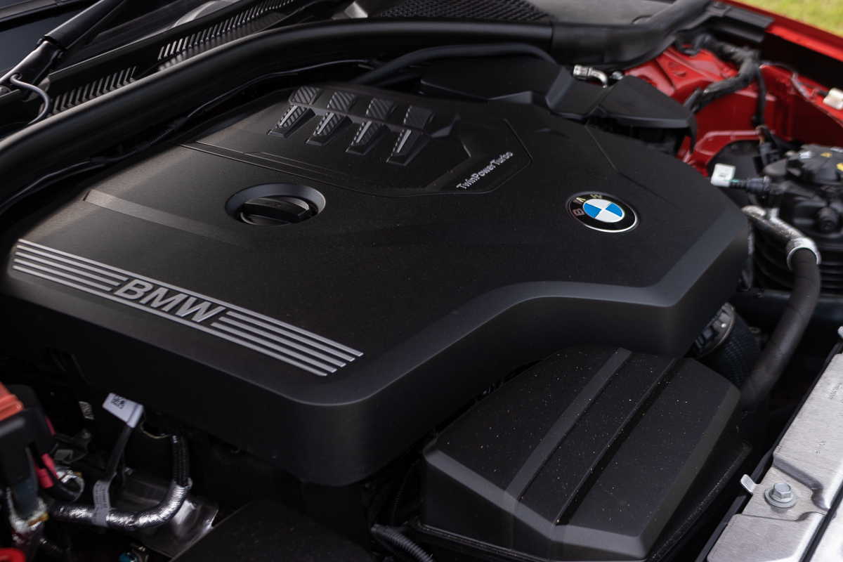 2023 BMW 318i M Sport Singapore - Engine cover