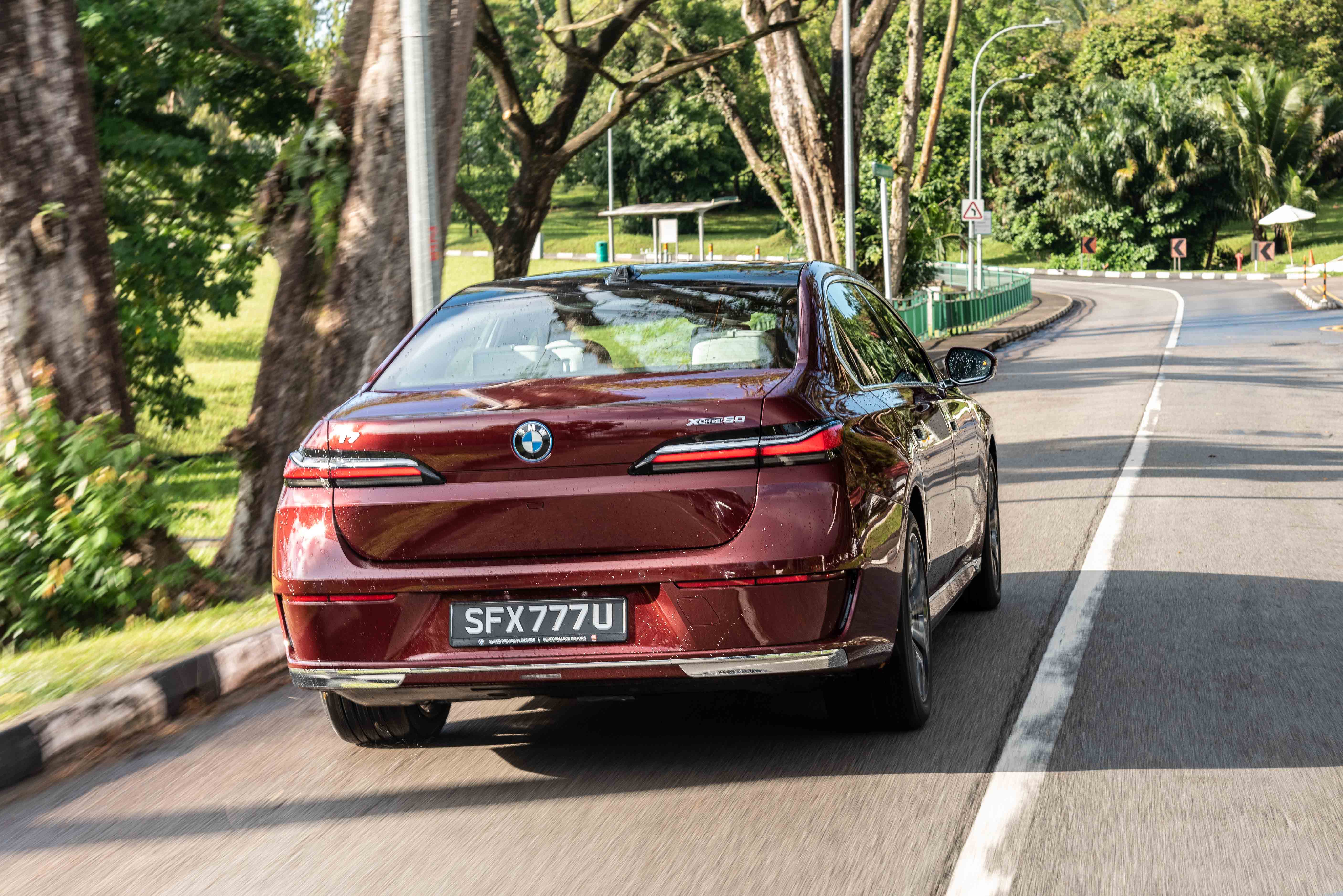 2022 BMW i7 xDrive60 Pure Excellence Singapore - Driven