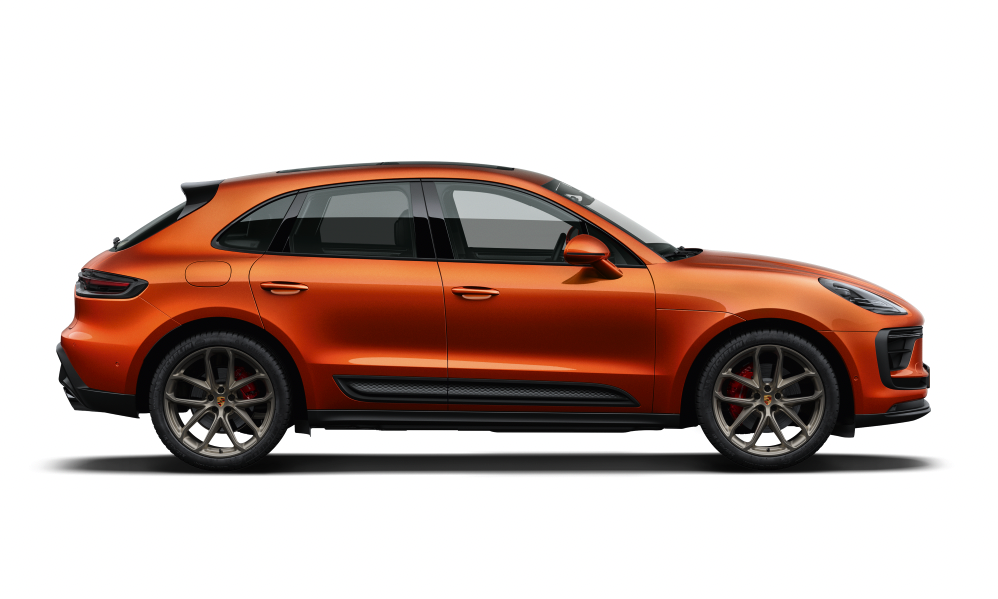 The Macan boasts the signature flyline – an unmistakable Porsche silhouette