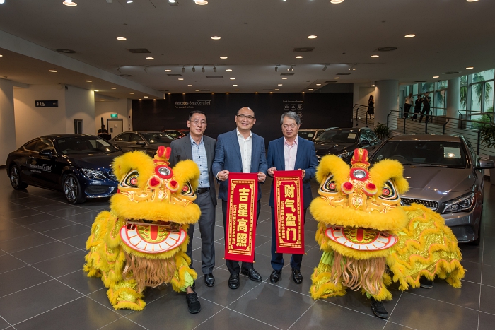 L-R: Mr. Collin Teo (Cycle & Carriage), Mr. Eric Chan (Cycle & Carriage), Mr. Gilbert Kwek (Mercedes-Benz Singapore)