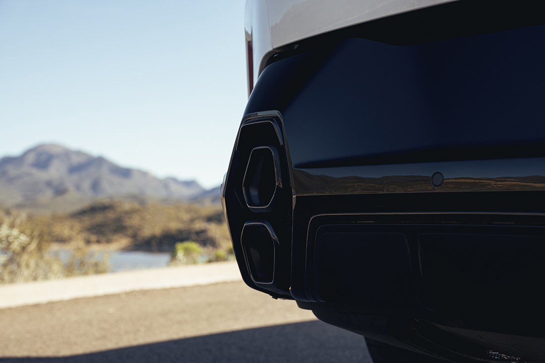 2023 BMW XM First Drive in Arizona, USA - Tailpipe detail