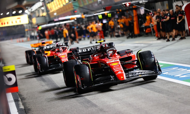 Ferrari’s Carlos Sainz starts on pole for the 2023 Singapore Grand Prix